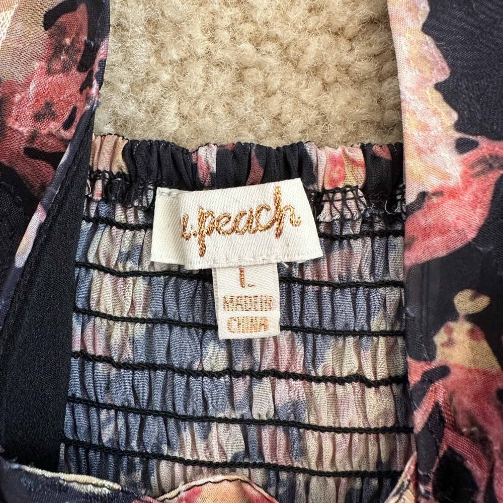 A Peach Women's Black Floral V-Neck Adjustable Spaghetti Strap Tank Large - Picture 3 of 6